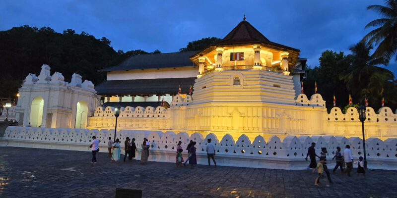 Kandy Tempel von Außen, Sri Lanka